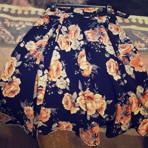 Beautiful Agnes and Dora skirt mid length NWT